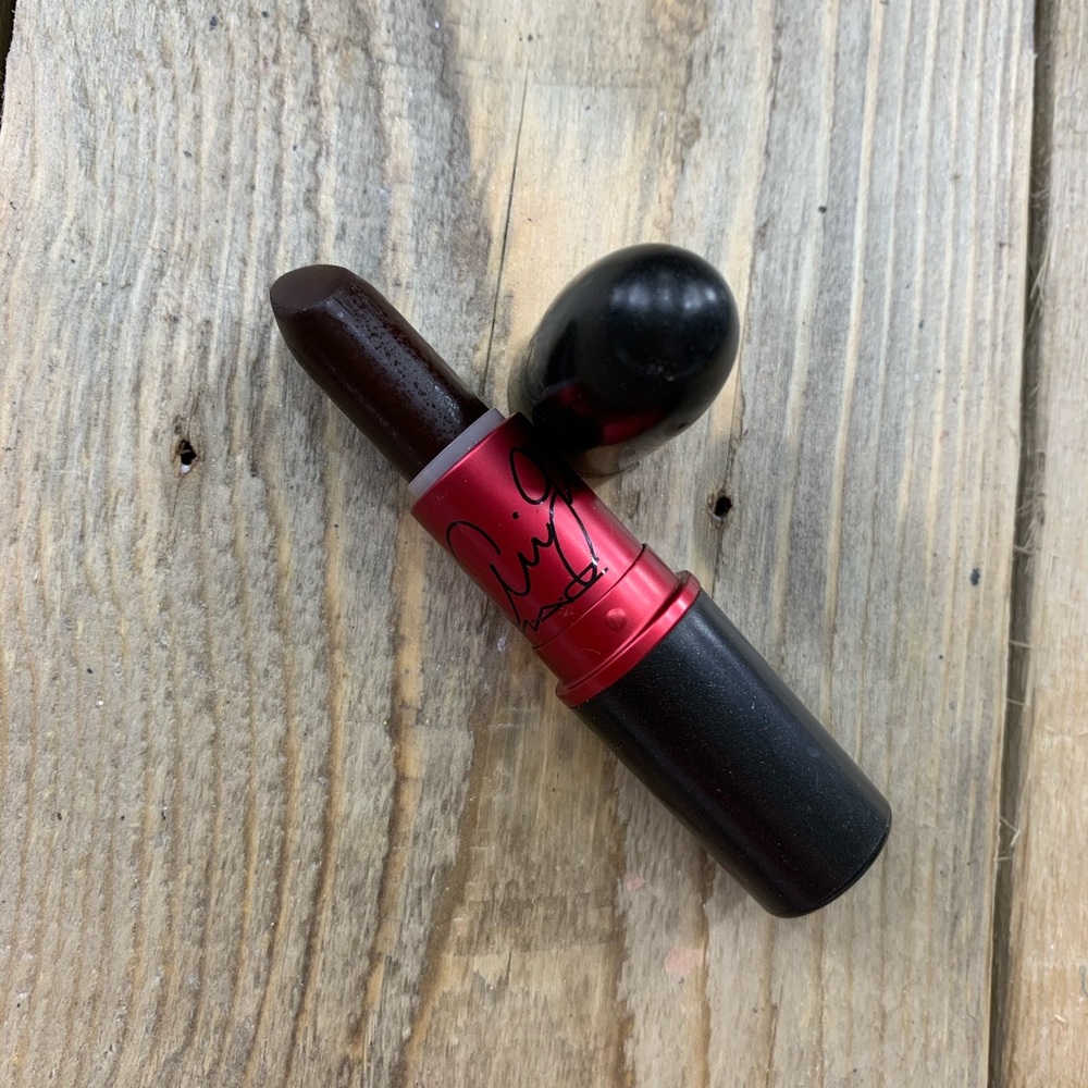 Mac x Ariana Grande (limited edition) lipstick